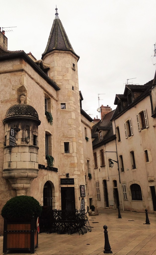 Uma das esquinas da cidade medieval