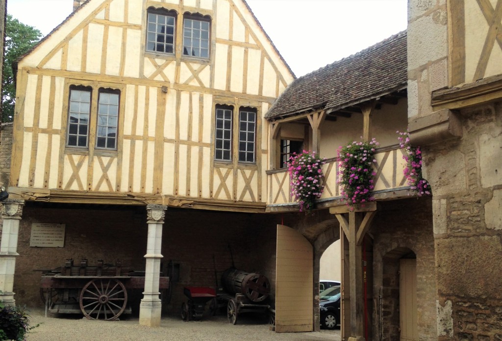 Pátio do Museu do Vinho de Beaune