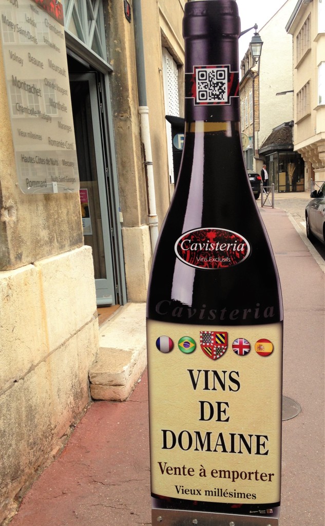 Placa da loja Cavisteria, onde o vendedor fala português