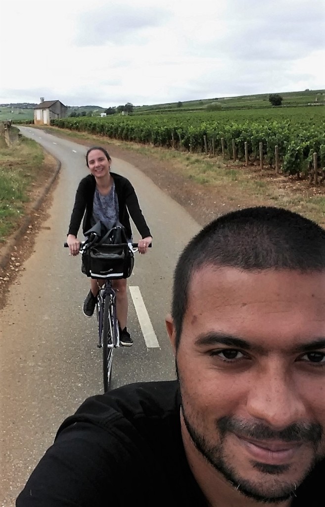 De bicicleta no meio dos vinhedos