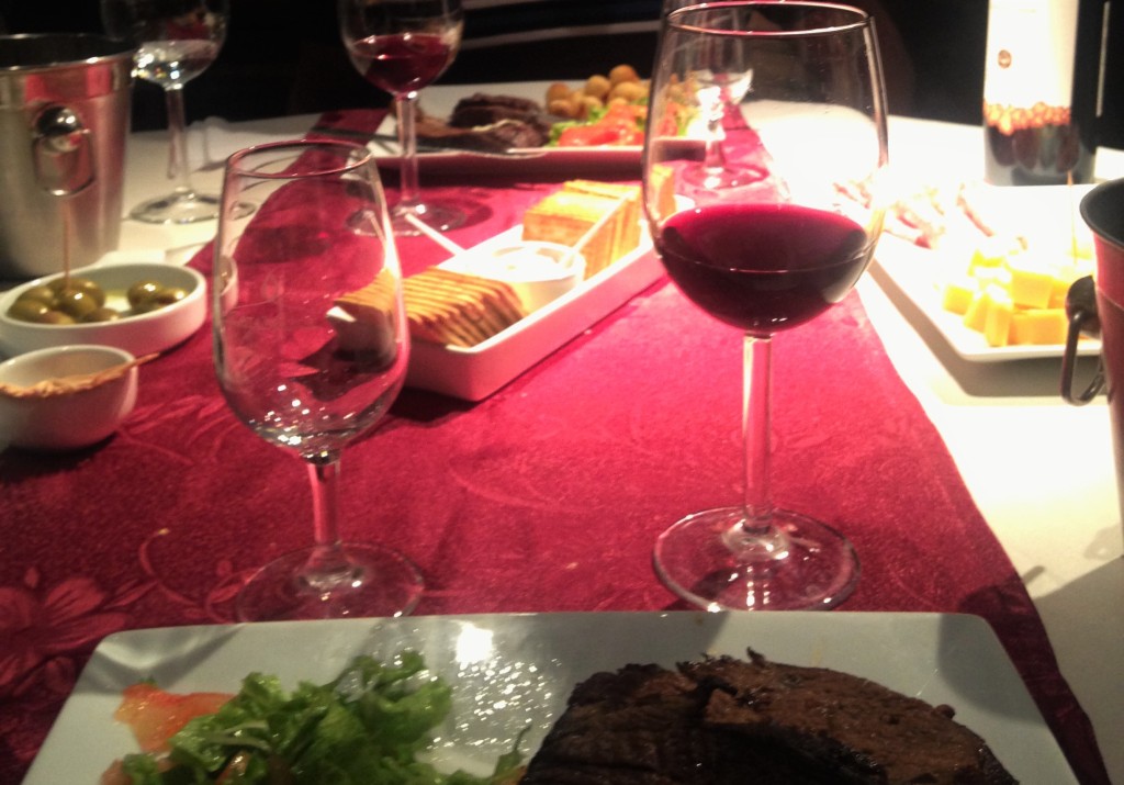 Almoço acompanhado de um tinto de cabernet franc, safra 2013