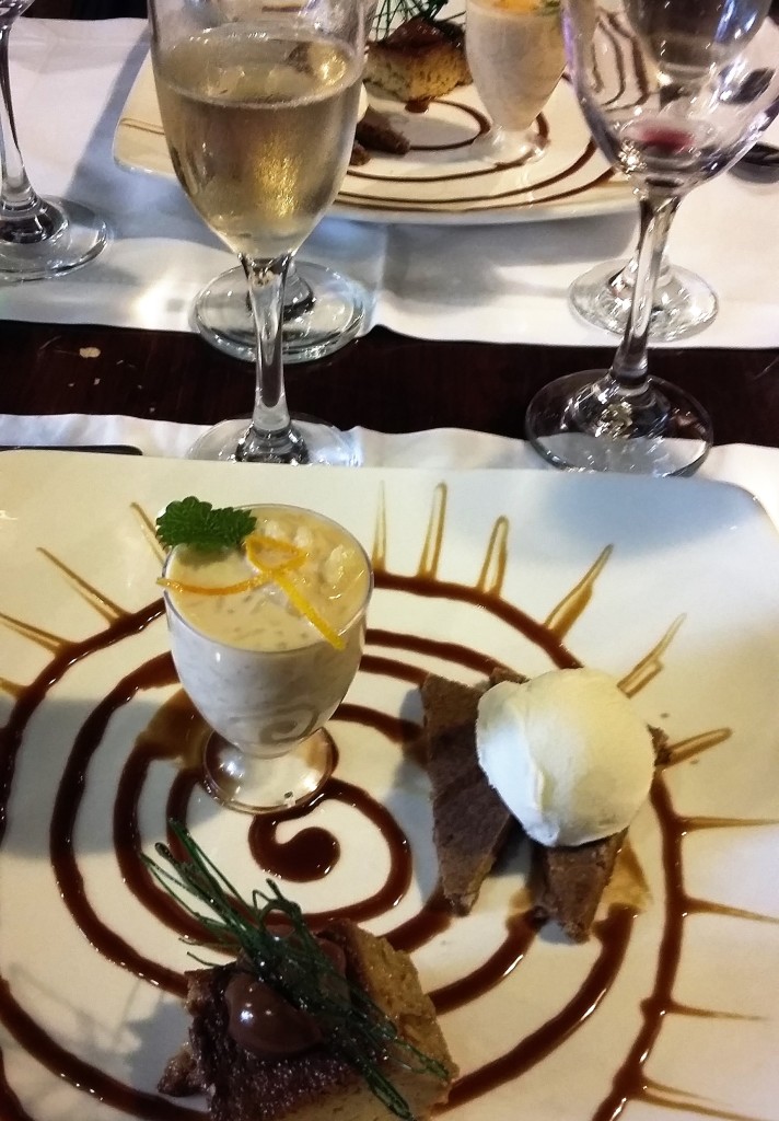 Trio de sobremesas com espumante para fechar o almoço