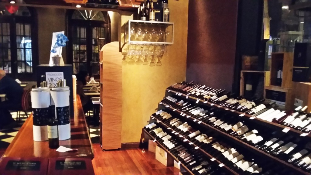 Il Mercatino: delicatessen com vinhos ótimos a bons preços, além de frios, geleias, pastinhas... 