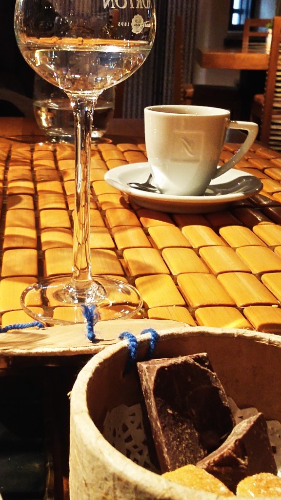 Chocolate, grapa e café