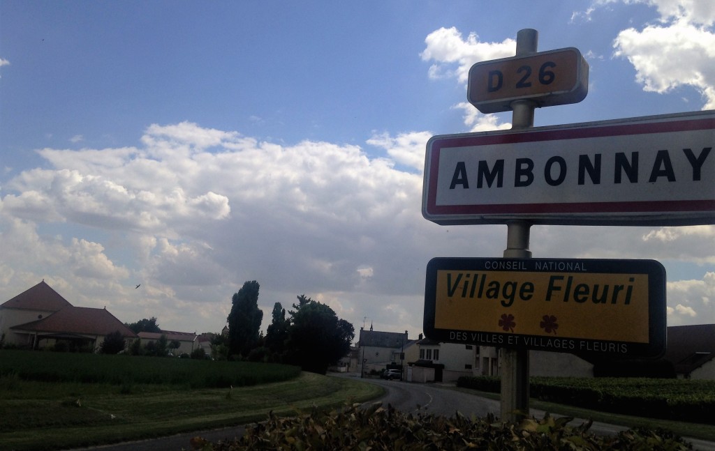 Na estrada, chegando a Ambonnay para a nossa primeira degustação em um pequeno produtor