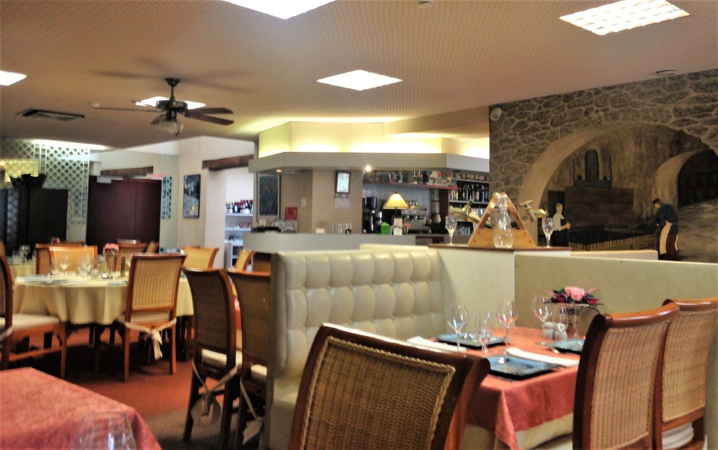 Interior do restaurante: elegância discreta que encanta