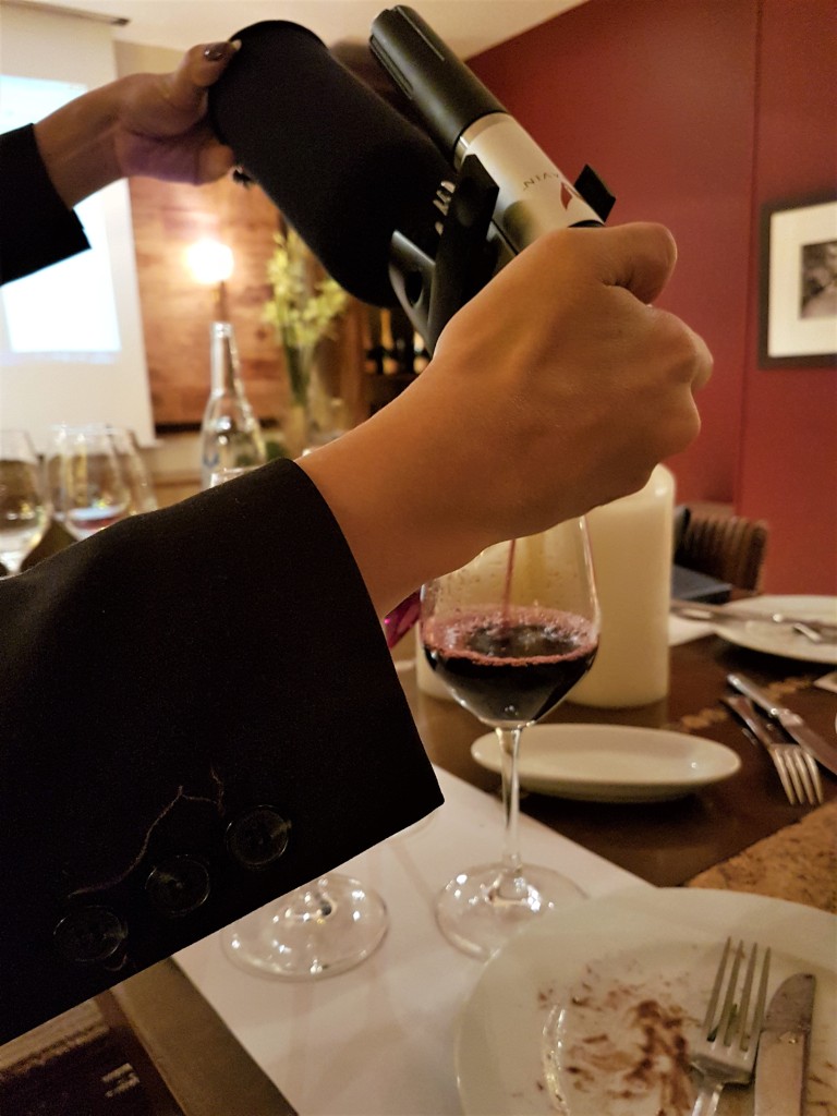 Legrand - equipamento tira vinho 1